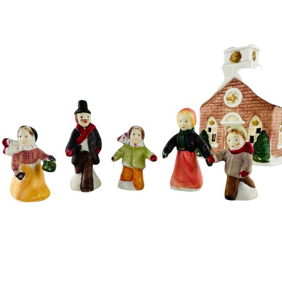 Vintage Holiday Lighted Village Church Chapel W/ 5 Mini Figurines Ceramic - Picture 16 of 16